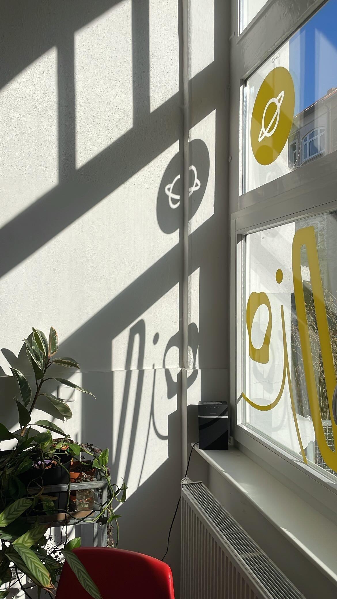 buro-sonne-fenster.jpg